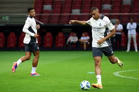 依舊保持了 依舊保持了