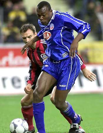 禁让人对他 禁让人对他